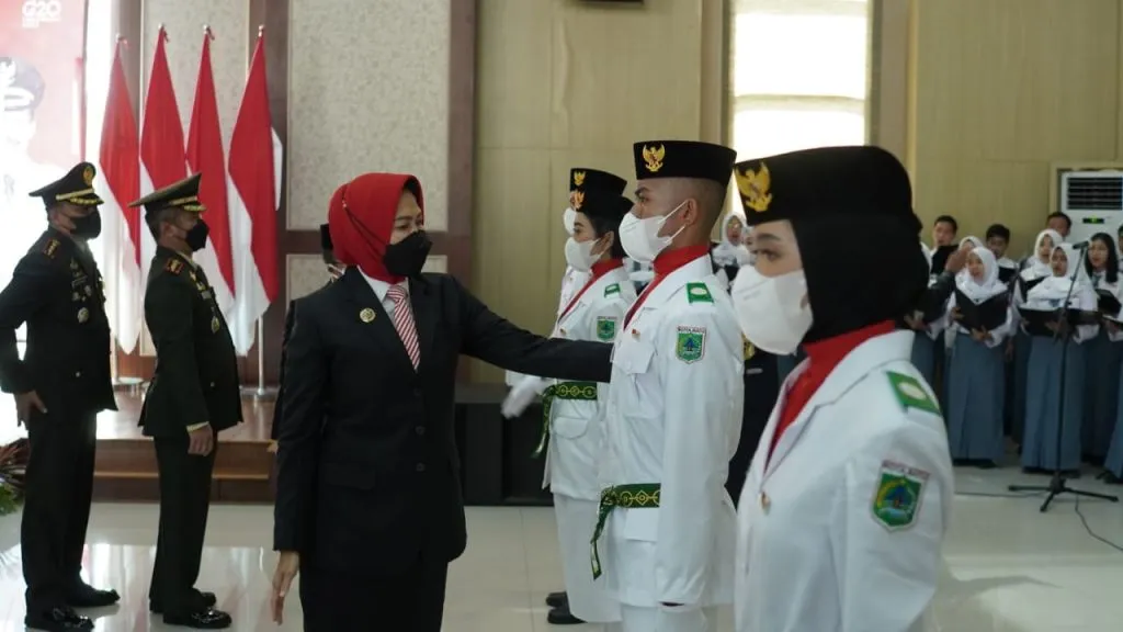 Wali Kota Batu Bertindak Sebagai Inspektur Upacara, Kukuhkan Paskibraka