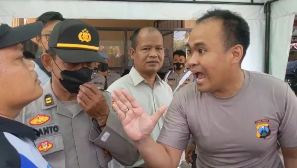 Tuding Lecehkan Istrinya, Perwira Polisi di Madiun Marah hingga Lepas Baju Dinas