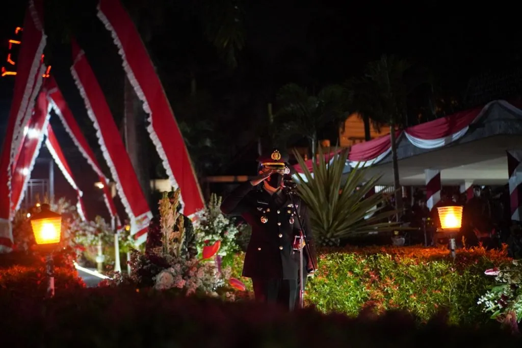 Kapolres Batu Pimpin Apel Kehormatan dan Renungan Suci di TMP Kota Batu