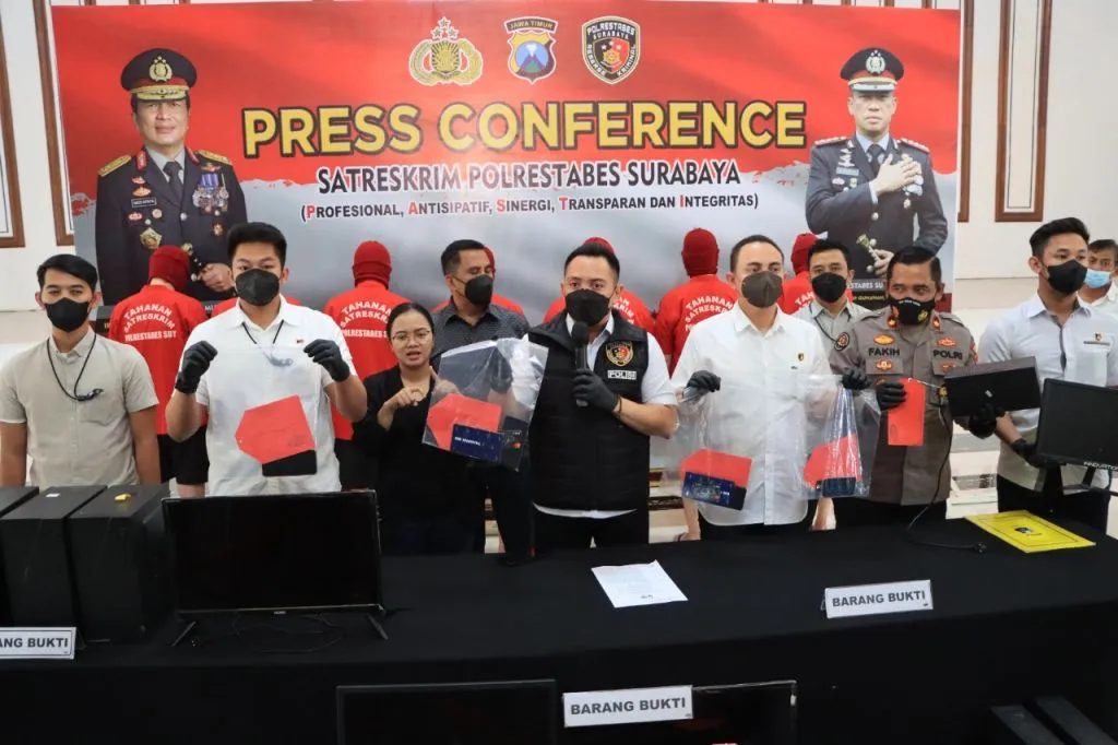 Sindikat Judi Online Surabaya Digulung, Tujuh Pelaku Digelandang