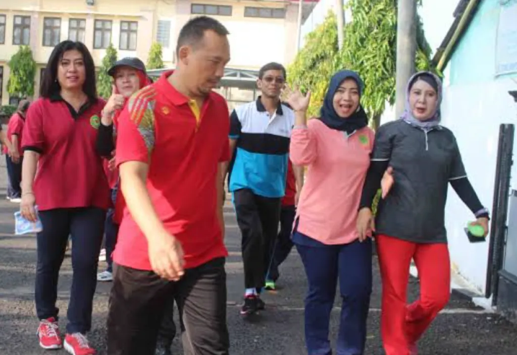 Jalan Kaki 2 Menit setelah Makan Efektif Cegah Diabetes