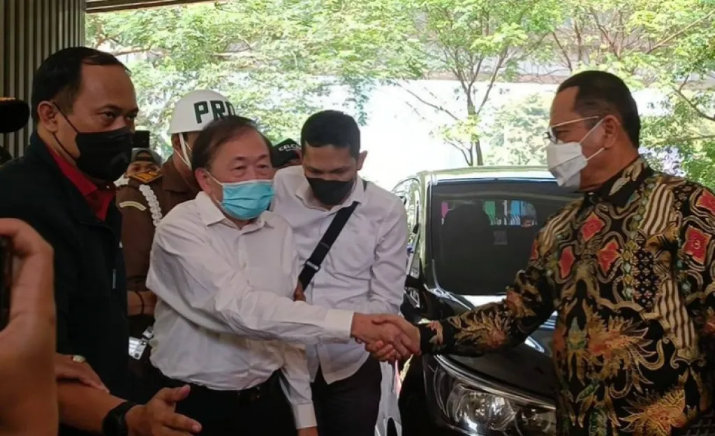 Pulang, Surya Darmadi Langsung Ditahan