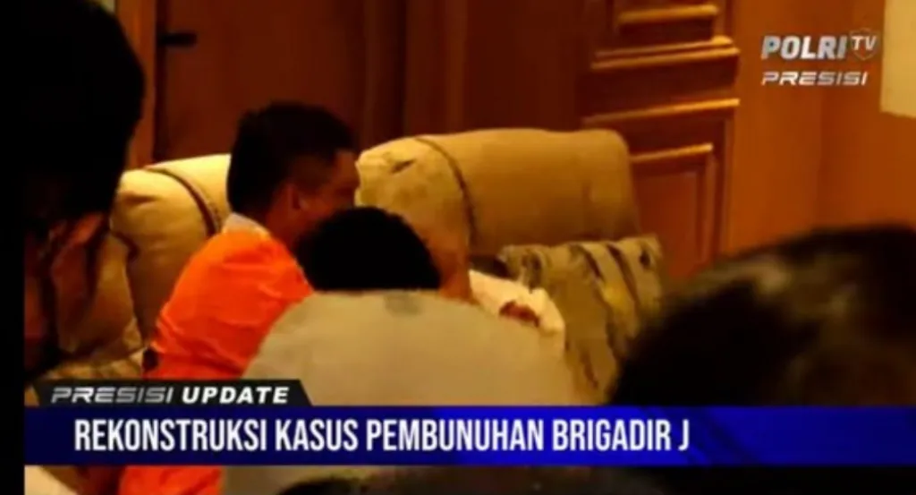 Jalan Rekonstruksi, Ferdy Sambo Peluk Istri