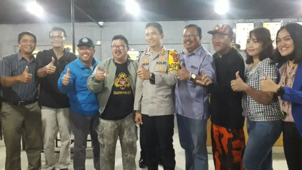 Puluhan Warga Kota Batu Padati Omah Cobek x Cafe, Ada Apa?