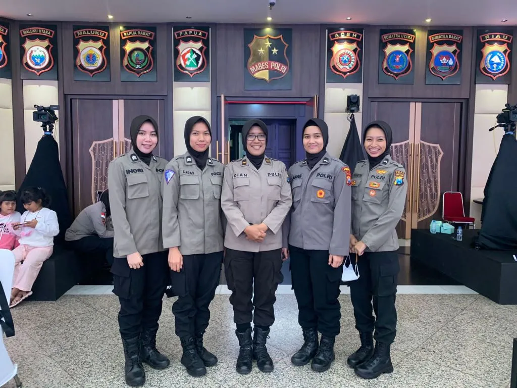 Puncak HUT Polwan, Lima Srikandi Polwan Polda Jatim Terima Penghargaan Kapolri