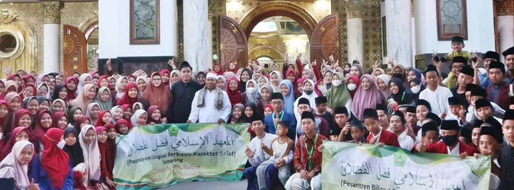 Santri Fadhlul Fadhlan Gelar Tour Ziarah di Makam Aulia Tanah Jawa