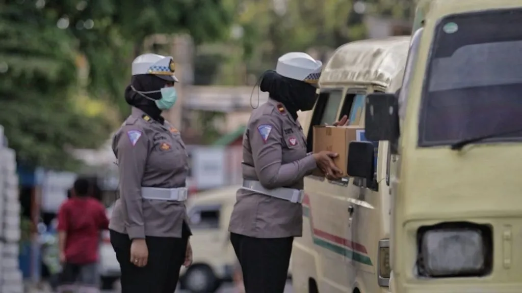 Sambut HUT Bhayangkara ke-67, Satlantas Polrestabes Gelar Bhakti Sosial