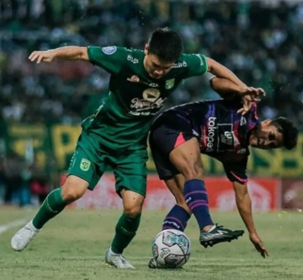 Beringas, Bonek Buru Pemain dan Official Persebaya