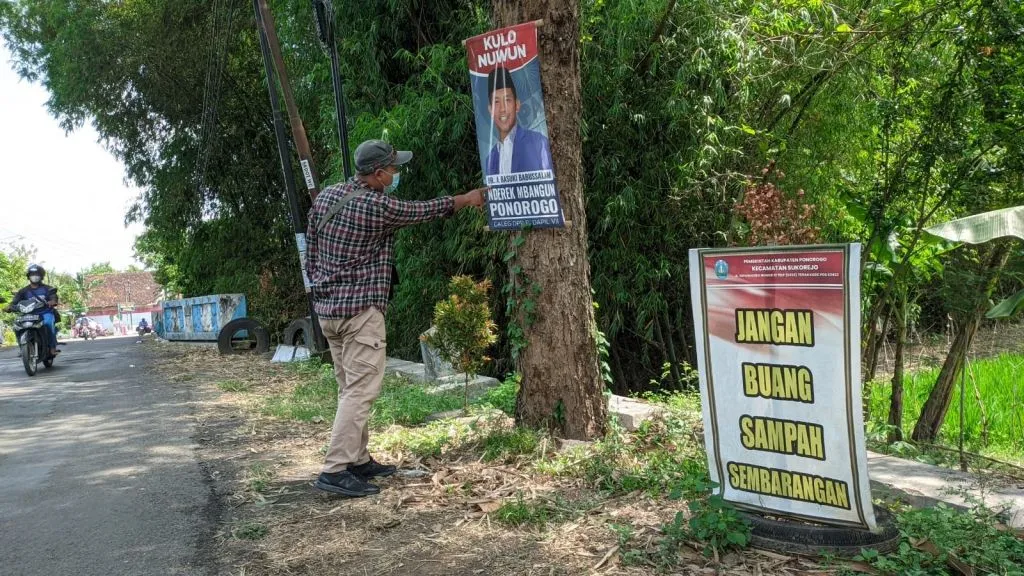 Poster Caleg DPR-RI PAN di Ponorogo Langgar Aturan