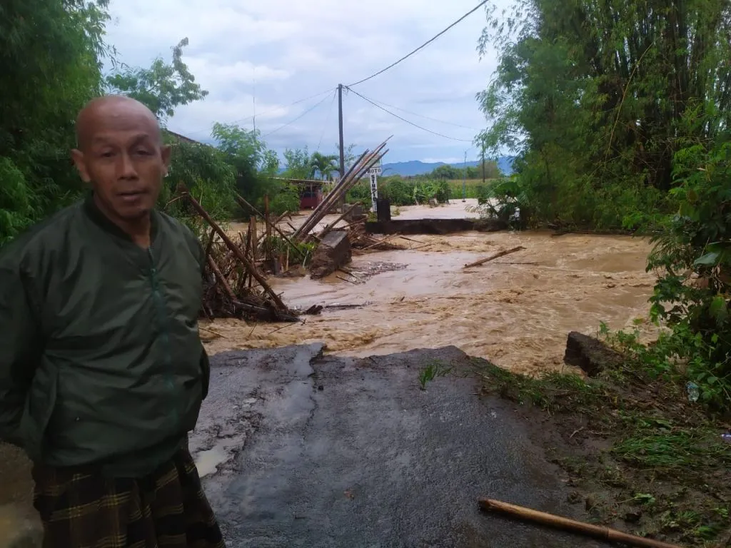 Hujan Deras 10 Jam, Jembatan di Ponorogo Ini Hanyut Diterjang Banjir
