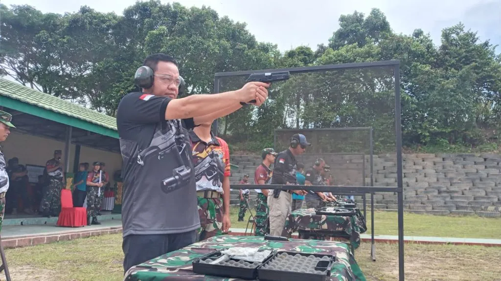 Semarakan HUT TNI Kodim 0404 Muara Enim Gelar Menembak Pistol Eksekutif