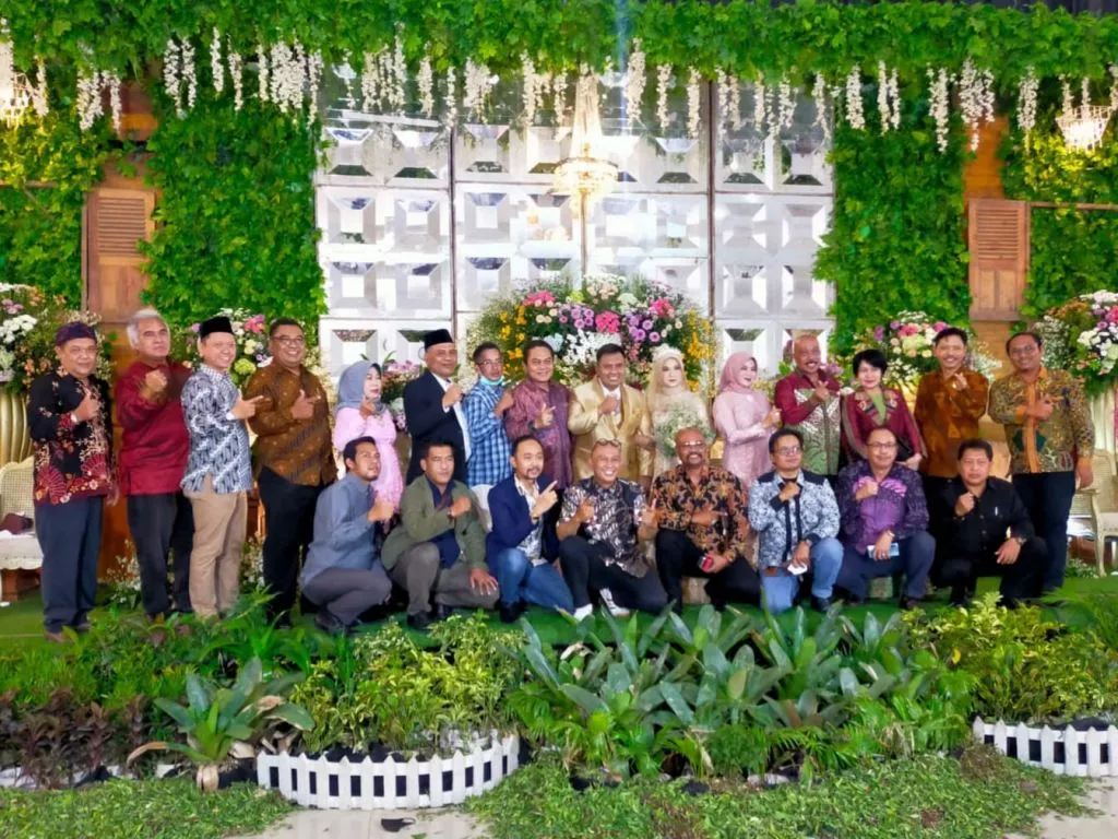 Ratusan Pengacara dan Politisi Golkar Hadiri Pernikahan Putra Sumardi SH MH