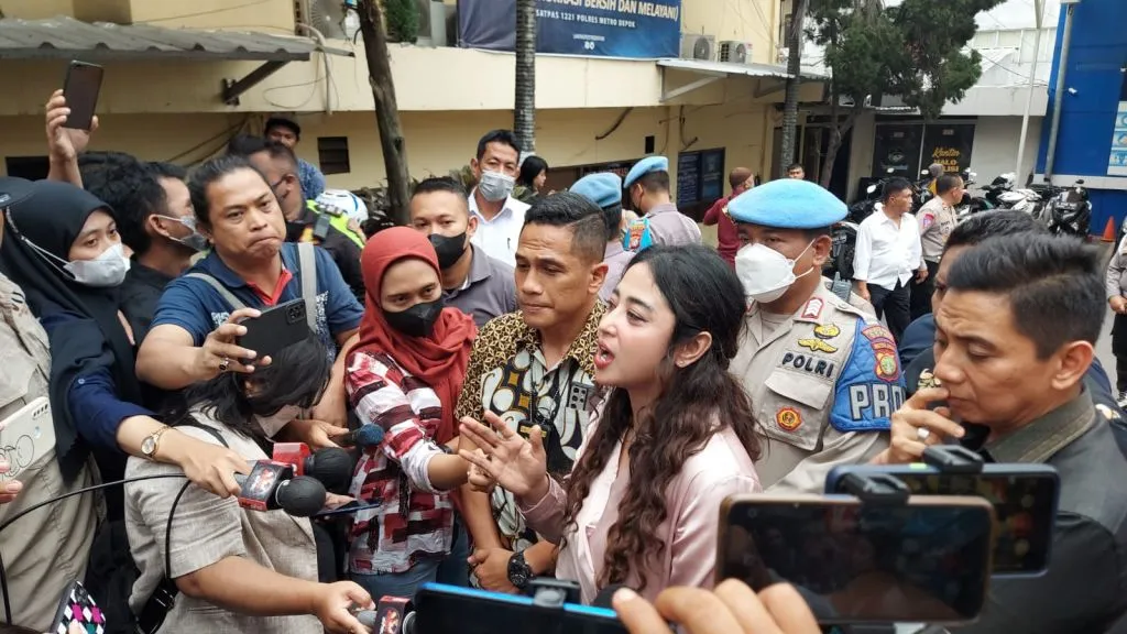 Tak Terima Disebut Mandul, Dewi Perssik Kembali Laporkan 2 Haters ke Polrestro Depok