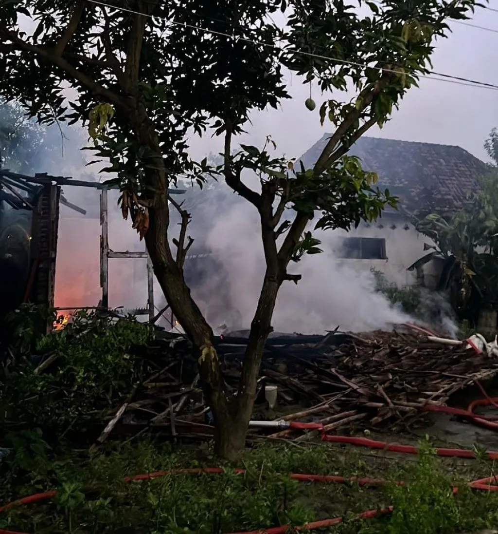 Lupa Matikan Kompor, Rumah Penjual Gorengan di Ponorogo Ludes Terbakar
