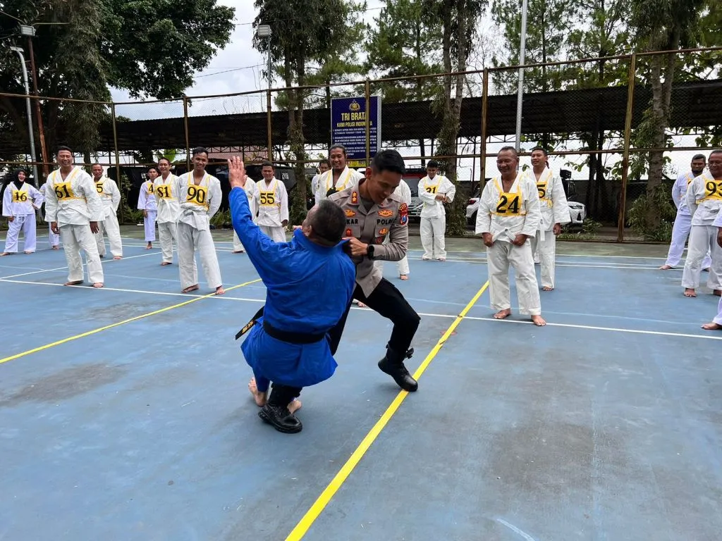 Tingkatkan Kemampuan Personil Polres Batu, Wajib Kuasai Ilmu Beladiri