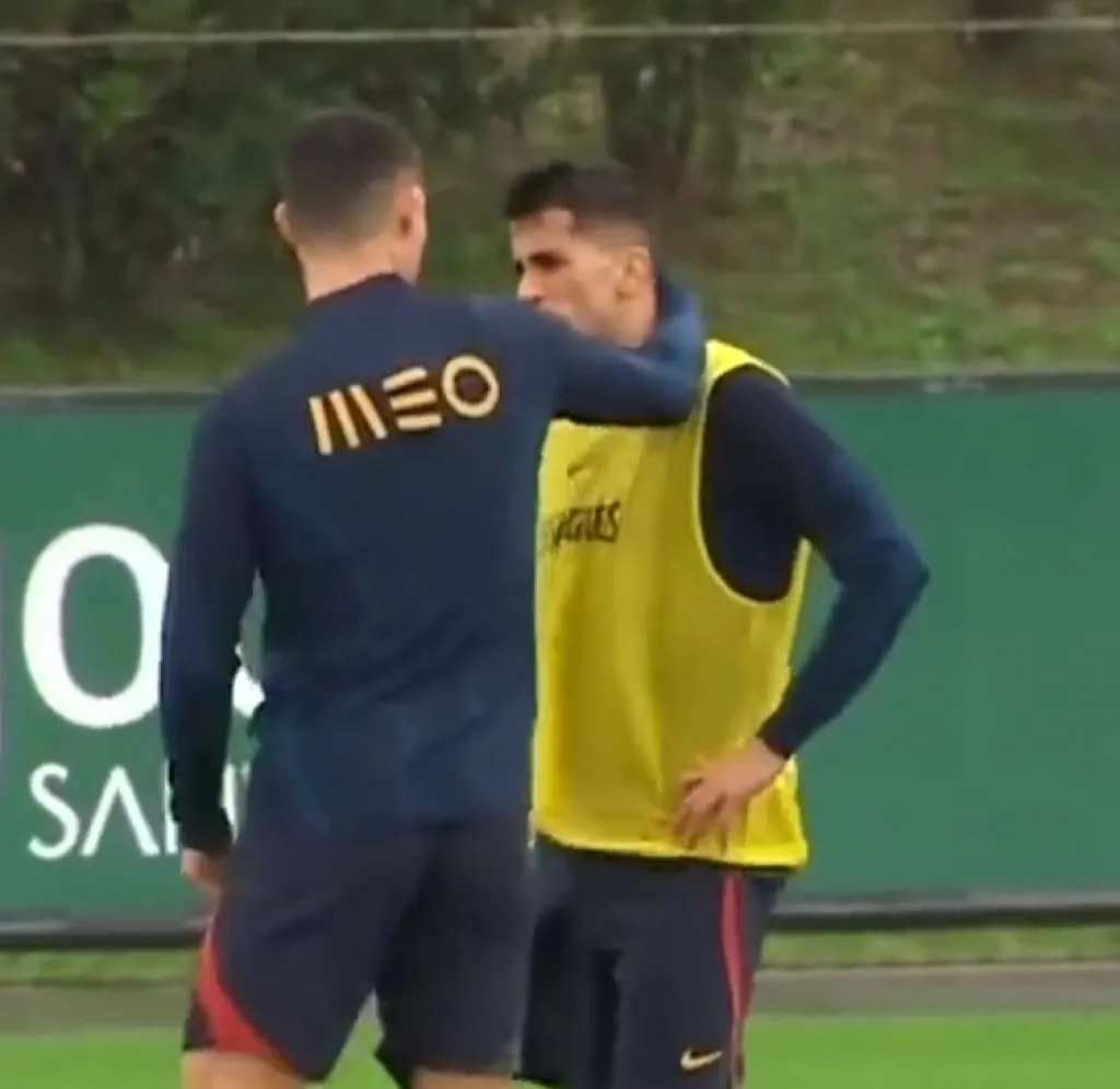 Ronaldo Cengkeram Leher Rekan di Timnas saat Latihan, Ada Apa?