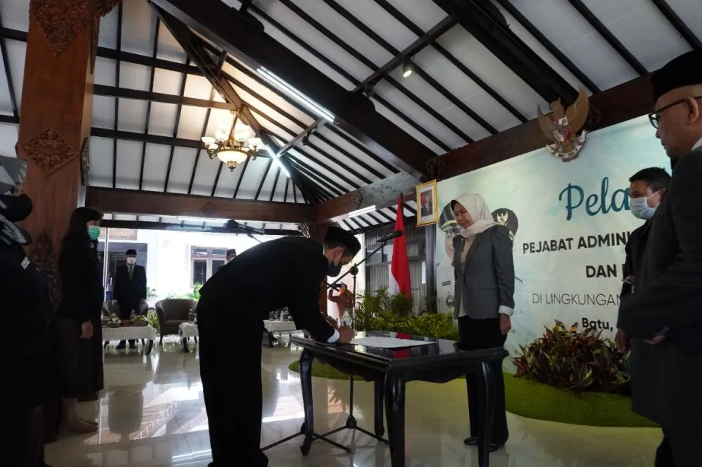 Wali Kota Batu Lantik 74 Pejabat, Jelang Akhir Masa Jabatan 2017-2022