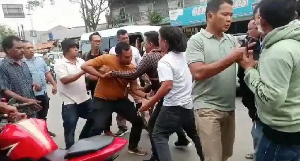 Tak Jauh dari Kantor Polisi, Mobil Jurnalis Disikat Debt Collector
