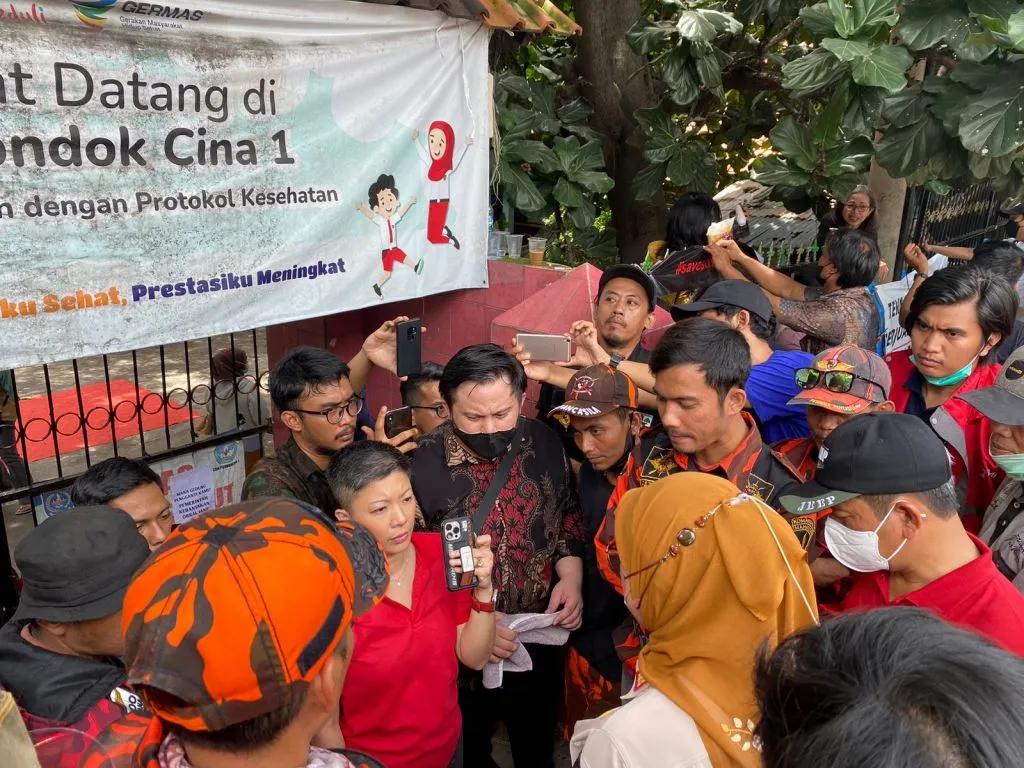Eksekusi SDN Pondok Cina 1, Wali Murid dan Warga Hadang Satpol PP
