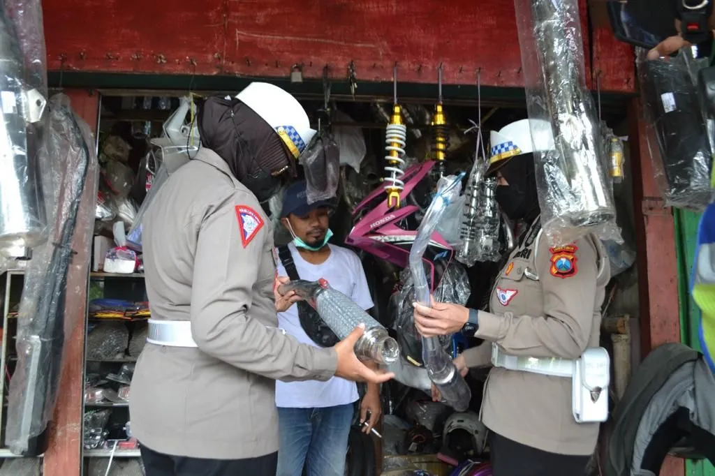 Satlantas Polresta Sidoarjo Blusukan ke Pasar Loak