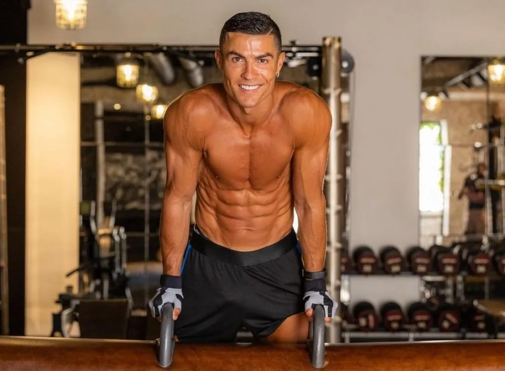 Ronaldo Tak Mau Tubuhnya Ditato, Alasanya Sungguh Mulia