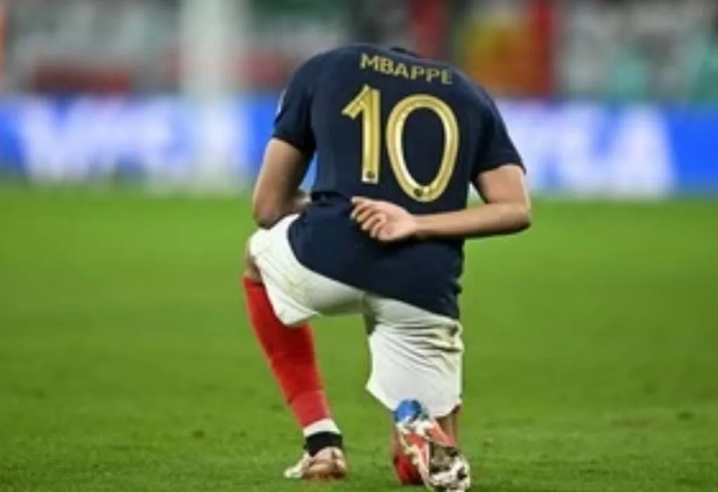 Lari 35 km Per Jam, Tak Ada yang Bisa Hentikan Mbappe