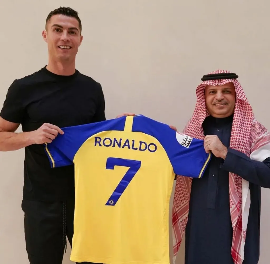 Beraseragam Al Nassr dengan Gaji Rp 3,3 T, Ronaldo: Saya Merasa Beruntung