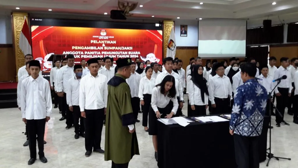 Ketua KPU Kota Batu Lantik 72 Orang Anggota PPS di Pemilu 2024