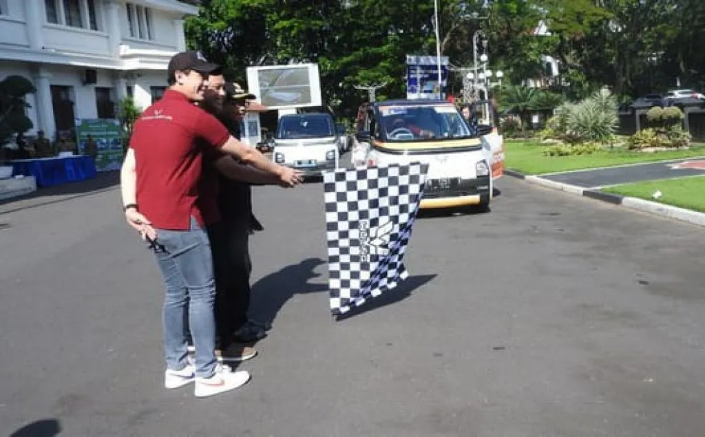 Wali Kota Sutiaji Berangkatkan City Touring Wuling Air Ev, Kendaraan Ramah Lingkungan
