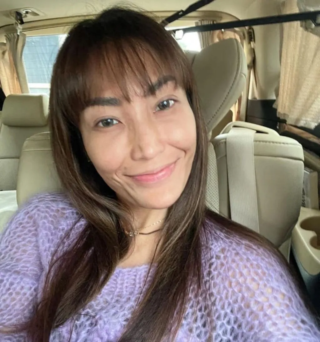 Ayu Dewi Selfie tanpa Make Up, Netizen: Tua Banget, Keliatan Keriputnya