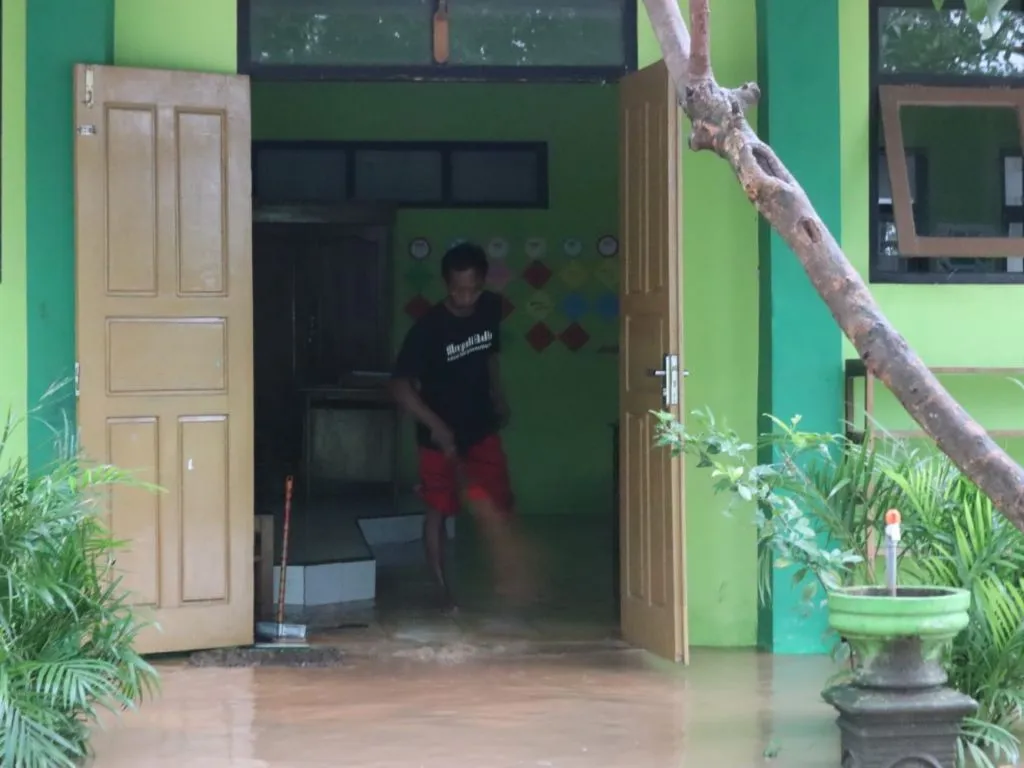 Sekolah Kebanjiran, Siswa MIN 6 Ponorogo Diliburkan