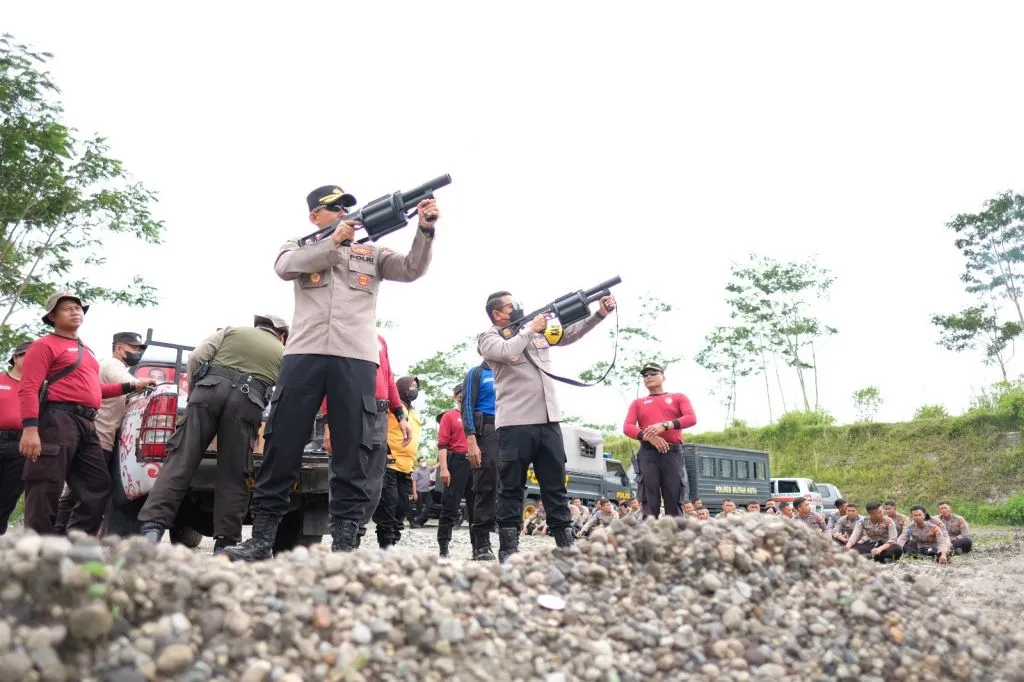 Tingkatkan Kemampuan Gunakan Senjata Flashball