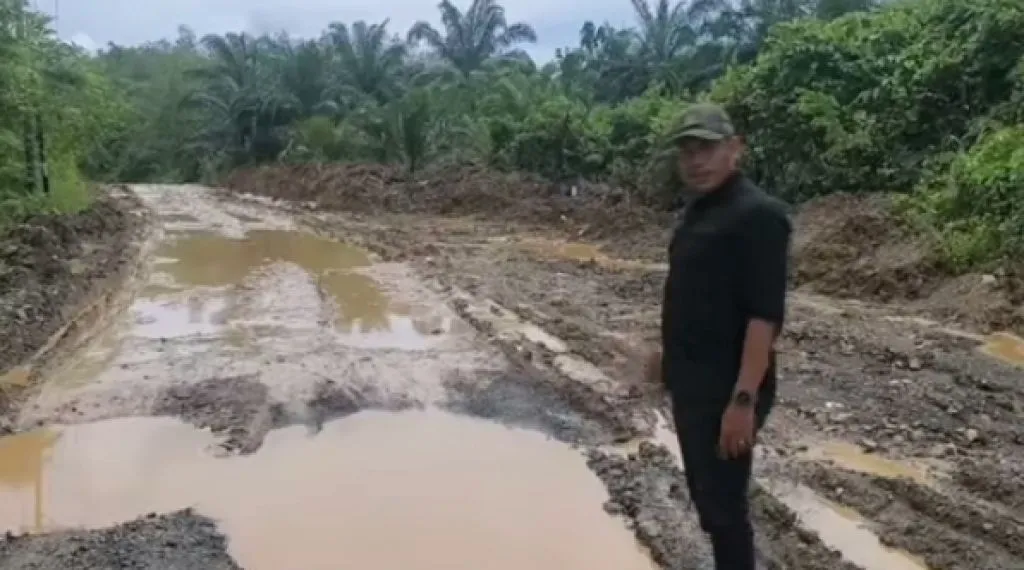 Reses Ketua DPRD Kotabaru di Dapil 4, Tinjau Kondisi Ruas Jalan Simbuang