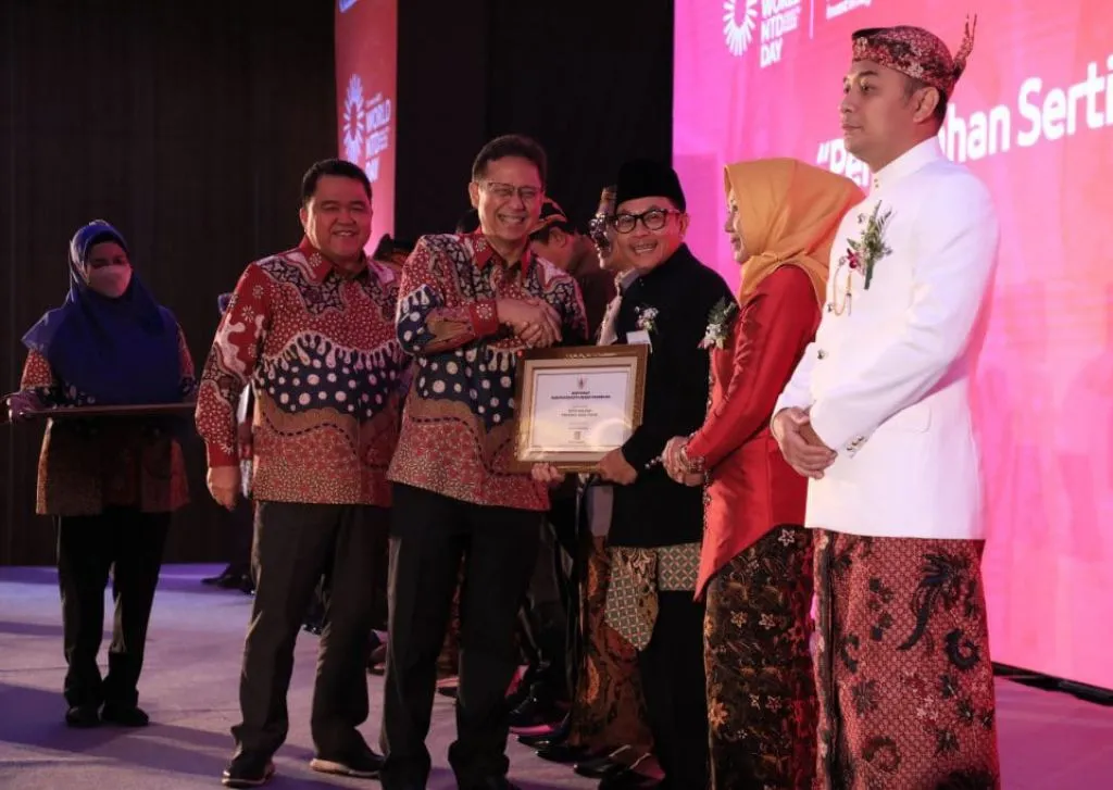 Wali Kota Malang Terima Penghargaan Bidang Kesehatan, Sertifikat Bebas Frambusia