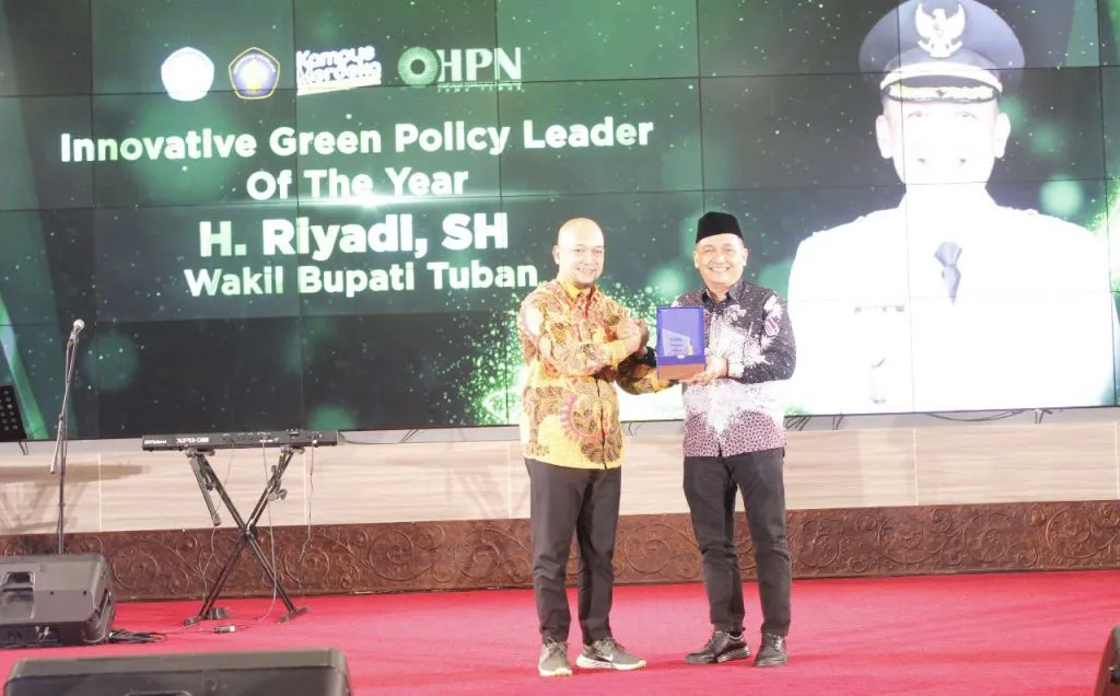 Bersama Tokoh Nasional, Wabup Tuban Terima Penghargaan dari Pengusaha Nahdliyin Jatim