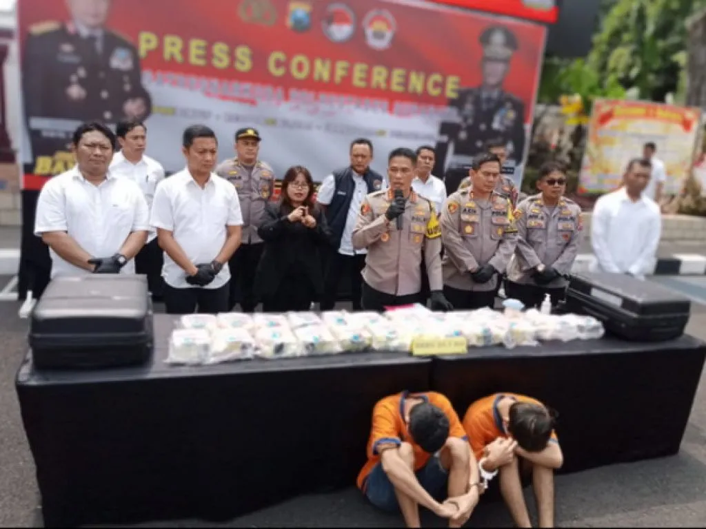 Polrestabes Surabaya Tangkap Dua Pengedar Sabu 24 Kg