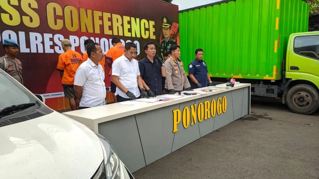 Nyaru Polisi, Komplotan Begal Truk Box Rokok Ditembak Polres Ponorogo