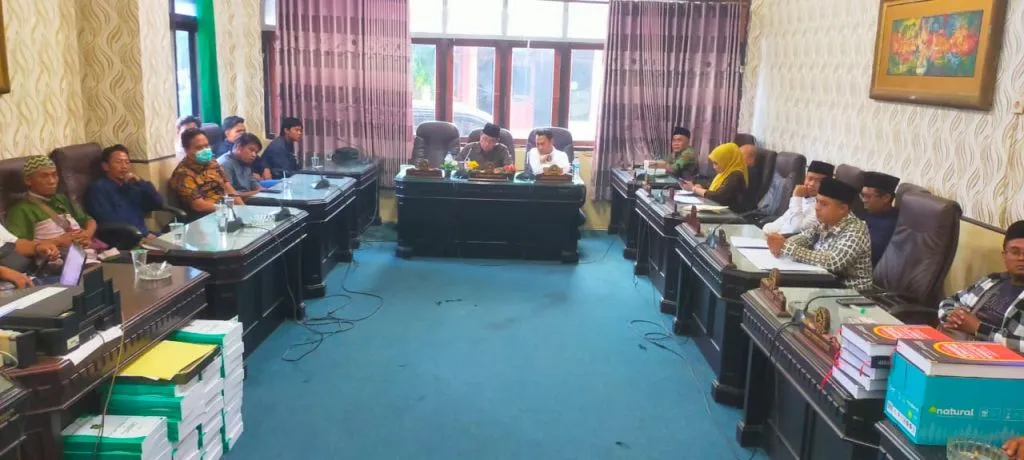 Warga Desak Anggota Dewan Hentikan Pembangunan Tambak Garam di Desa Gersik Putih