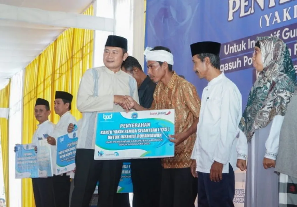 Bupati Lamongan Beri Insentif Ribuan Takmir Masjid
