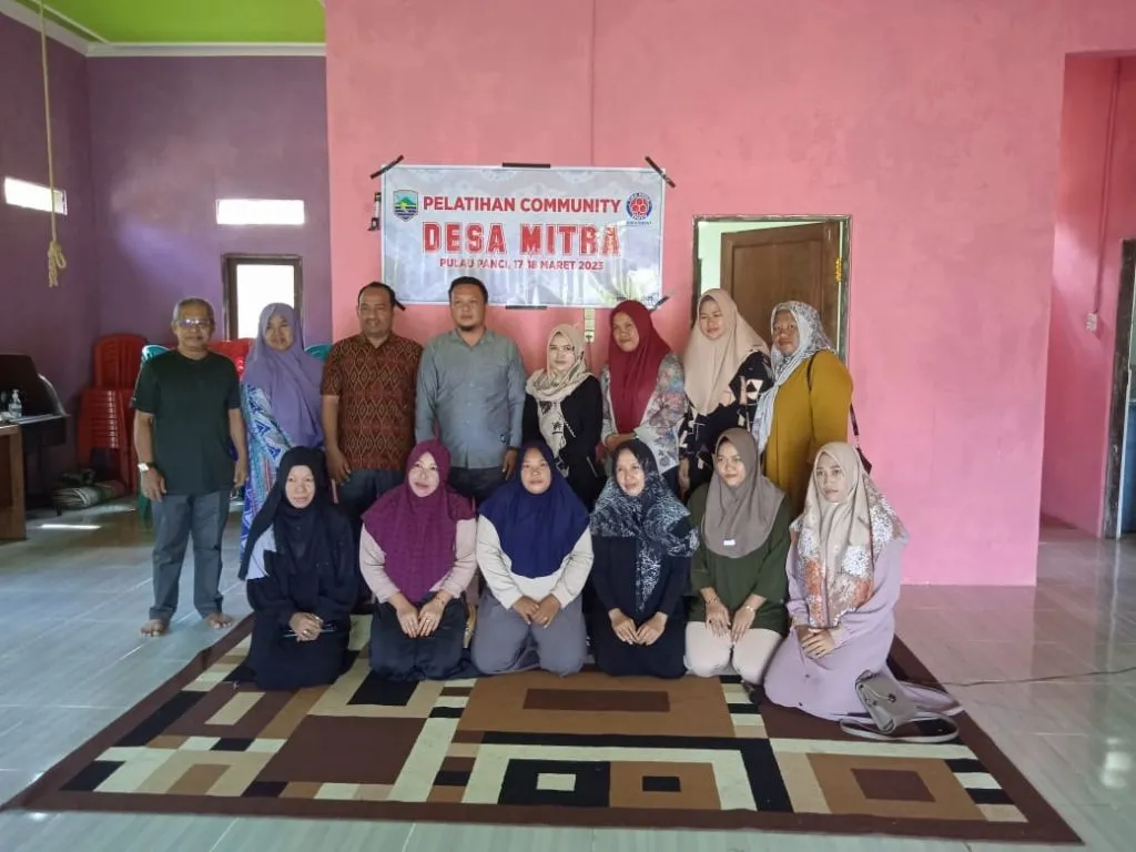 Indocement Tarjun Gelar Pelatihan Batik Sasirangan untuk Warga di Desa Mitra