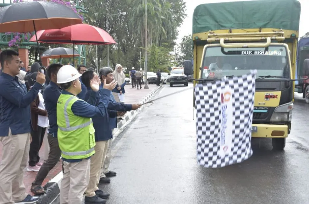 Bukit Asam Bagikan 10.000 Paket Sembako di Muara Enim dan Lahat