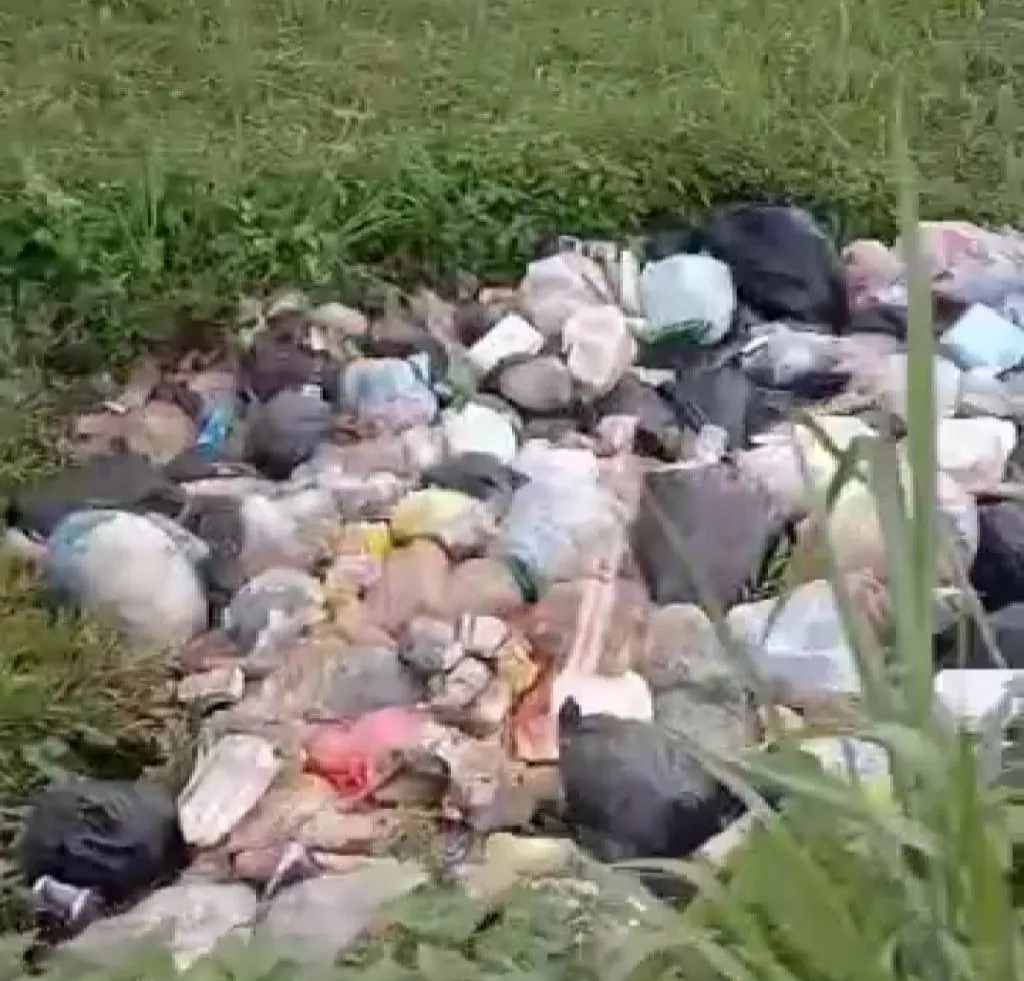 Dilarang Buang Sampah di Pasar Mega Asri, Warga malah Buang Sampah Sembarangan