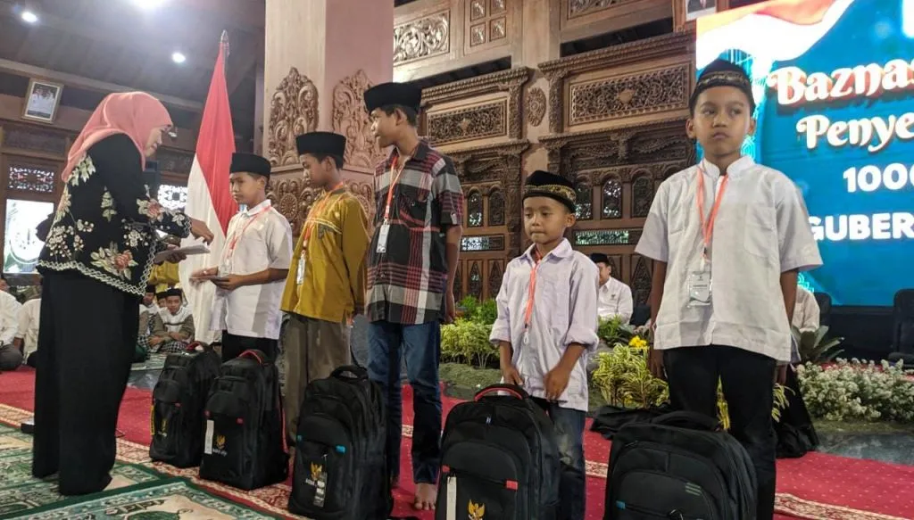 Bupati dan Gubernur Jatim Santuni Ribuan Anak Yatim-Piatu di Ponorogo