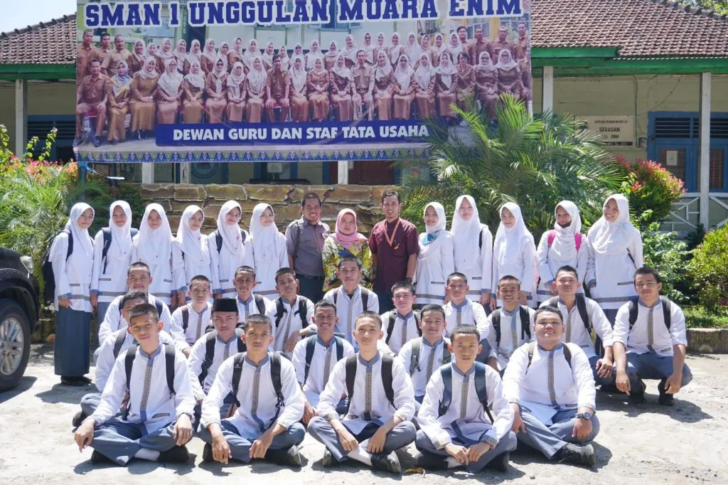 Berkat Bantuan PT SBS, Lapangan SMA 1 Muara Enim Memenuhi Standart