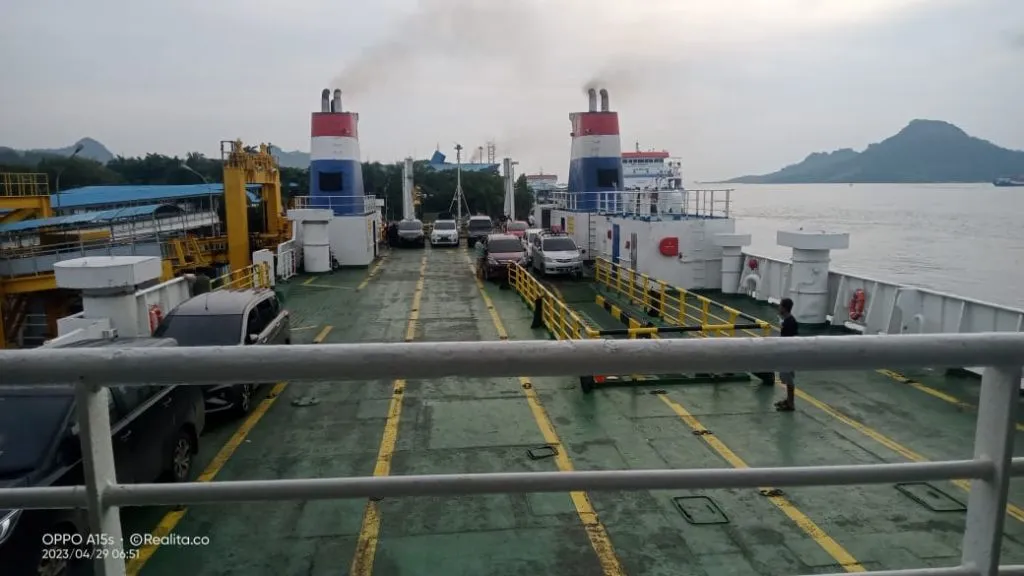 Fasilitas Air Dikeluhkan Para Penumpang Kapal Fery Bakauheni-Merak