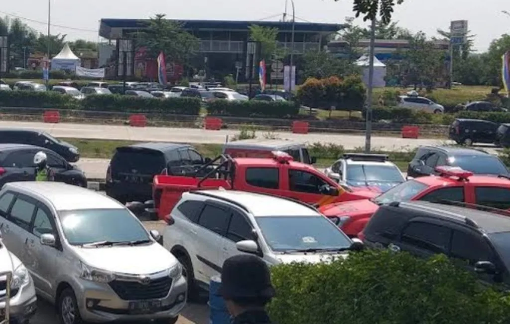 Makan Dua Porsi Nasi Ayam Kena Rp 150 Ribu, Politisi PSI Mengeluhbl di Twitter