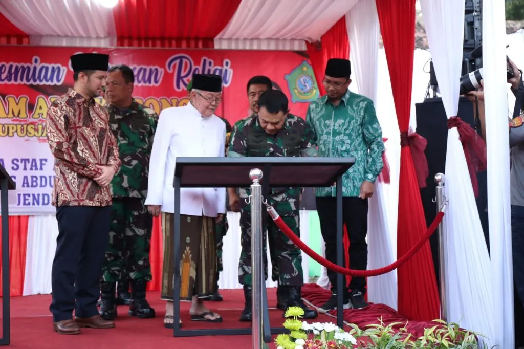 KASAD Jenderal TNI Dudung Abdurachman Resmikan Kawasan Religi Makam Aulia Sono Buduran