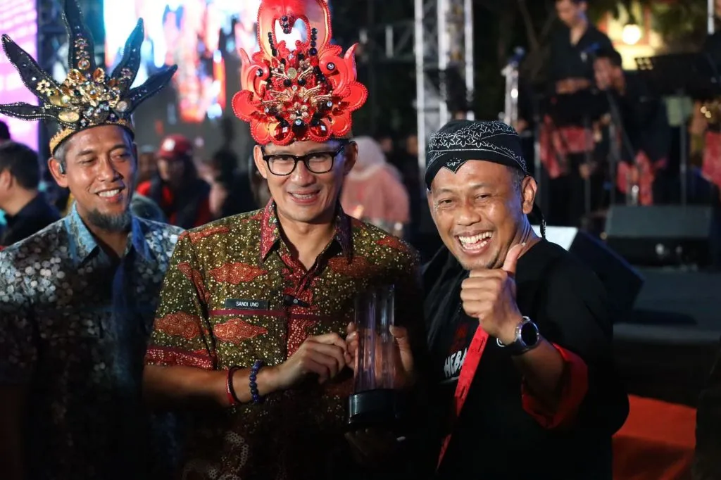 Terima Penghargaan KATA Kreatif, Menparekraf Dukung Ponorogo Maju UCCN