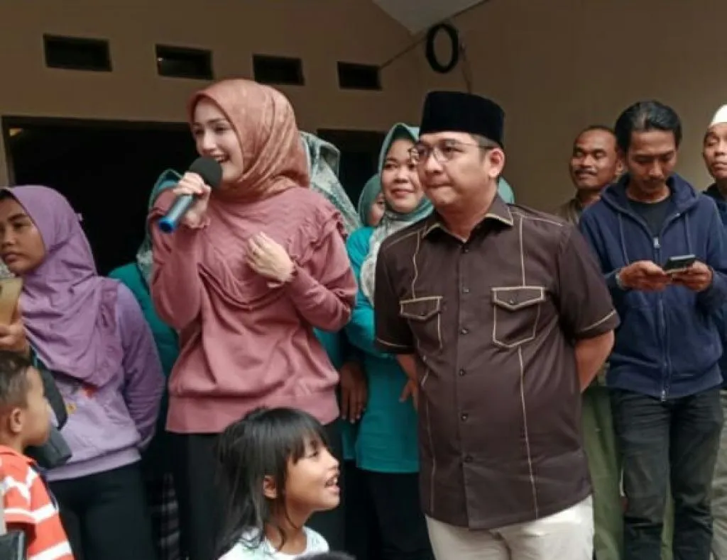 Nyaleg, Pasha Ungu bersama Sang Istri Minta Doa Restu Warga Kedoya Utara