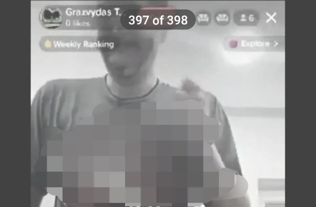 Pria Ini Tusuki Tubuh Sendiri sambil Live di Medsos